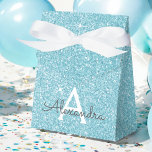 Aquamarines Blue Aqua Glitzer & Sparkle Monogram Geschenkschachtel<br><div class="desc">Aquamarines Blue Aqua Imitate Glitzer und Sparkle Elegante Geschenkboxen. Diese Geschenkboxen kann auf Ihren Vor- und Erstnamen angepasst werden und macht einen großartigen Geburtstag,  Hochzeit,  Junggeselinnen-Abschied,  Brautparty oder Babydusche Geschenkboxen. Bitte kontaktieren Sie den Designer,  um passende Artikel zu erhalten.</div>
