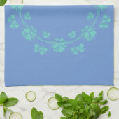 Aquamarines Blumenmuster auf Blue Disc Handtuch (Gefaltet)