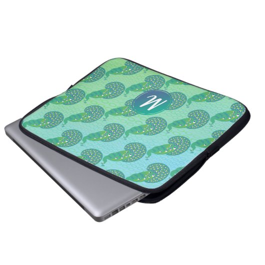 Aquamarines Green Iridescent Peacock Pattern Monog Laptopschutzhülle (Vorne Knopf)
