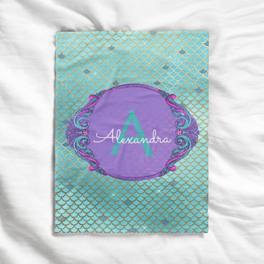 Aquamarines Green und Lila Mermaid-Monogramm Fleecedecke