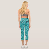 Aquamarines Grünes modernes Muster Capri Leggings (Rückseite)