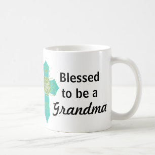 Aquamarines Kreuz gesegnet, um eine Kaffeetasse
