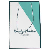 Aquamarines Monogramm 💍 Moderne Geometrische Eleg Mittlere Geschenktüte (Vorderseite)