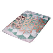 Aquamarines Rosa Pastellfarben Abstraktes Wasserfa Badematte (Schrägansicht)