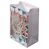 Aquamarines Rosa Pastellfarben Abstraktes Wasserfa Mittlere Geschenktüte (Rückseite Schrägansicht)