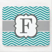 Aquamarines weißes Monogramm Letter F Zickzack Mousepad (Vorne)
