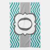 Aquamarines weißes Monogramm Letter O Zickzack Küchentuch (Vertikal)