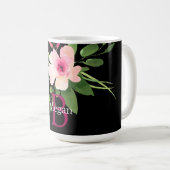Aquarell-Blume, Name und Monogramm auf Schwarz Kaffeetasse (VorderseiteRechts)