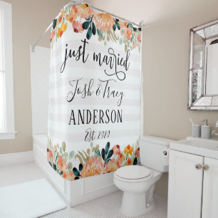 Aquarell-Blumen und gestreifte Just Married Duschvorhang