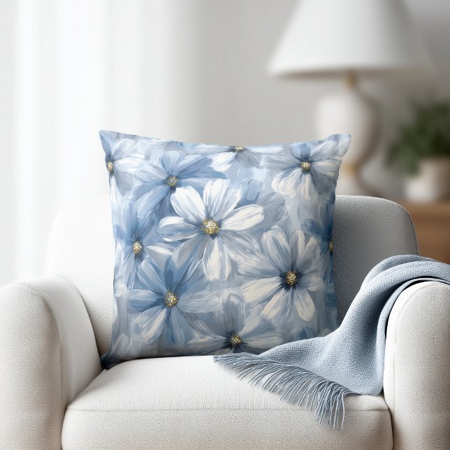Aquarell-Blumenmuster in Hellblau Kissen (Von Creator hochgeladen)