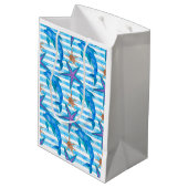 Aquarell-Delphin-Muster Mittlere Geschenktüte (Rückseite Schrägansicht)