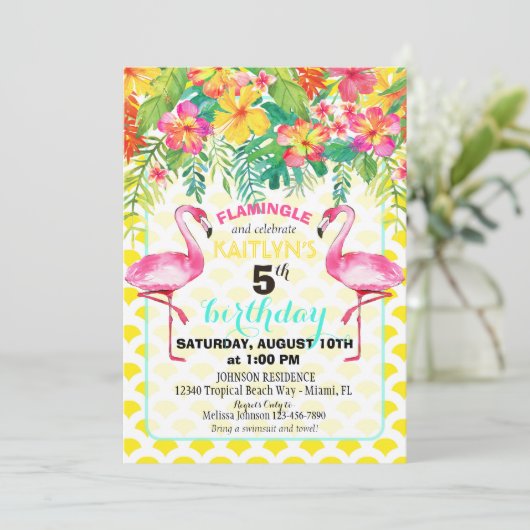 Aquarell-Flamingo und tropischer Blumengeburtstag Einladung (Stehend Vorderseite)