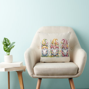 Aquarell-Frühlings-Gnom-Trio mit Blumenhüten Kissen