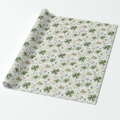 Aquarell gedämpfte grüne blühende Shamrocks Geschenkpapier (Ungerollt)