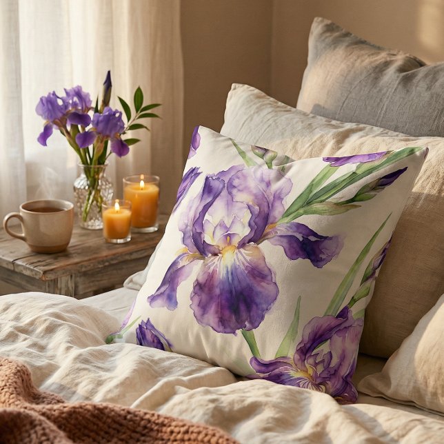 Aquarell-Iris Lila Romantisch Botanisch Blumen  Kissen (Von Creator hochgeladen)