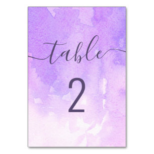 Aquarell lila Hochzeit. Lila einfache Schrift Tischnummer