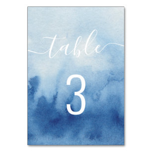 Aquarell nautische blaue Hochzeit. Moderne Schrift Tischnummer
