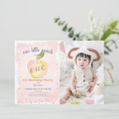 Aquarell Peach Pink Foto Girl 1. Geburtstag Einladung (Stehend Vorderseite)