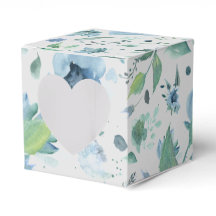 Aquarellblau auf hellgrauen Blumen