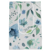 Aquarellblau auf hellgrauen Blumen Mittlere Geschenktüte (Rückseite)