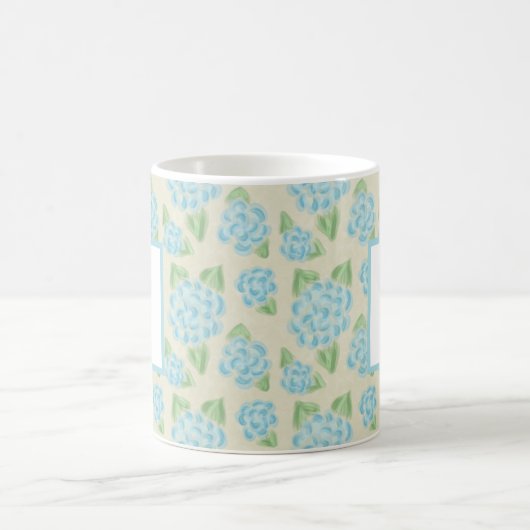 Aquarellblau-Hydrangea Initialmonogramm Kaffeetasse (Mittel)