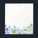 Aquarellblau-Hydrangeas Personalisiert Notepad Notizblock<br><div class="desc">Ein elegantes und skurriles Notizblock mit blauen und lila Hydrangeas,  Peonies,  Anemonen und Blattwerk. Das wird ein perfekter weiblicher Akzent für Ihr Büro sein.</div>