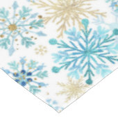 Aquarellblau und Gold Glitzer Winterschneeflocken Tischdecke (Schrägansicht)