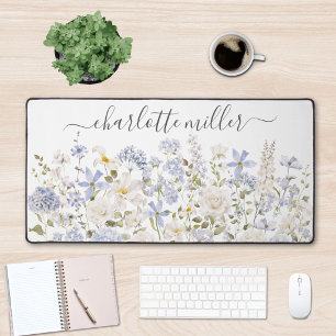 Aquarellblaue Blumen Blumige Elegante Monogramm Schreibtischunterlage
