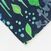Aquarellblumen-Doodles dunkler Hintergrund Fleecedecke (Ecke)
