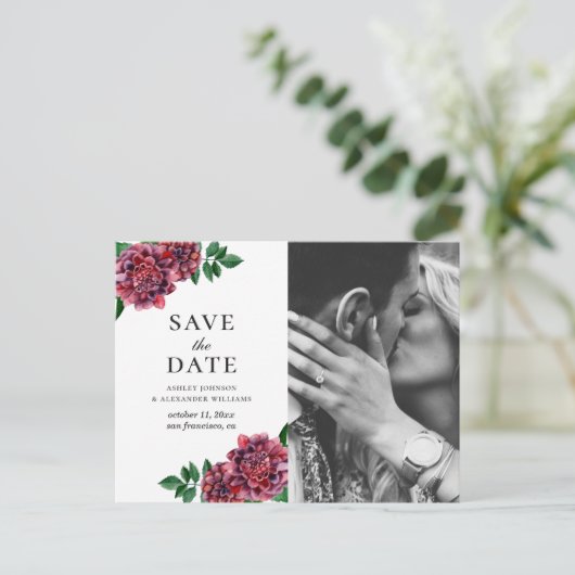 Aquarellbordeauxfarbene Blume. Maroon Save the Dat Postkarte (Stehend Vorderseite)