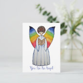 Aquarellengel mit Regenbogen-Flügeln Lesen eines B Postkarte (Stehend Vorderseite)