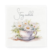 Aquarellfarben in Kaffeebechern mit Text