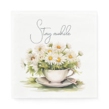 Aquarellfarben in Kaffeebechern mit Text