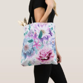 Aquarellfarben, rosa, blaue Blumen. Tasche (Von Nahem)