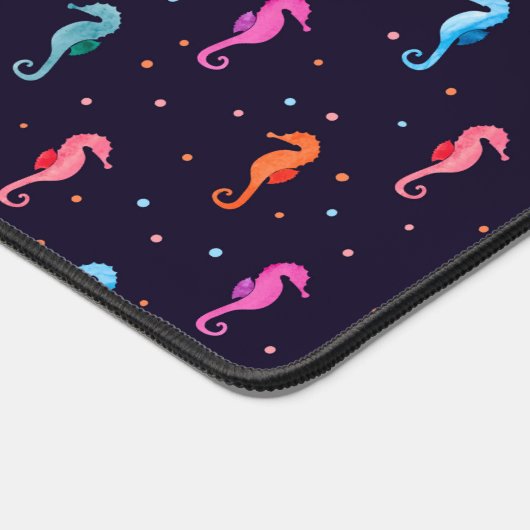 Aquarellfarben-Seepferde auf Navy Blue Pattern Schreibtischunterlage (Ecke)