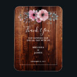 Aquarellfarbene Blume auf Stallholz Danke für Ihre Magnet<br><div class="desc">Rustikale Aquarellfarben Blume Holz Hochzeit Danke Magnetkarte. Diese Hochzeitsdanken sind die perfekte Art,  Ihren Hochzeitsgästen "Danke" zu sagen. Fügen Sie Ihre Namen und das Hochzeitdatum hinzu und Sie können den Text "Danke" ändern.</div>