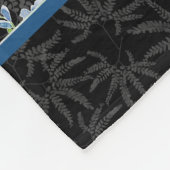 Aquarellfarbene Plumbago-Blume auf Schwarz Fleecedecke (Ecke)