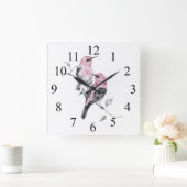 Aquarellfarbene rosa und schwarze Vögel auf Zweig Quadratische Wanduhr (Zuhause)