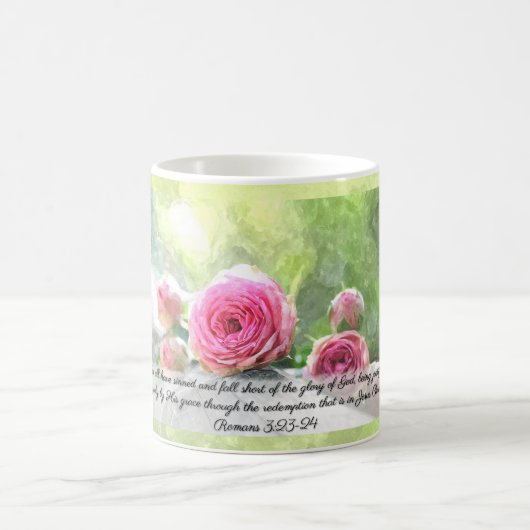 Aquarellfarbene Rose mit Römern 3:23 und 24 Tasse (Mittel)