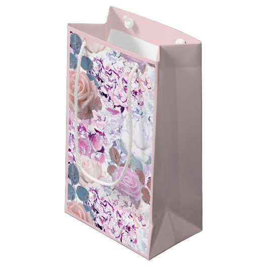 Aquarellfarbene Rose und Hydrangeas. Kleine Geschenktüte (Vorderseite Schrägansicht)