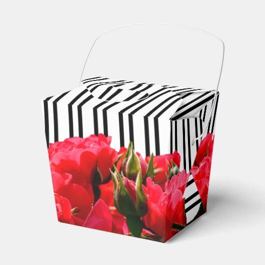 Aquarellfarbene Rote Rosen Schwarz-weiße Streifen Geschenkschachtel (Vorderseite)