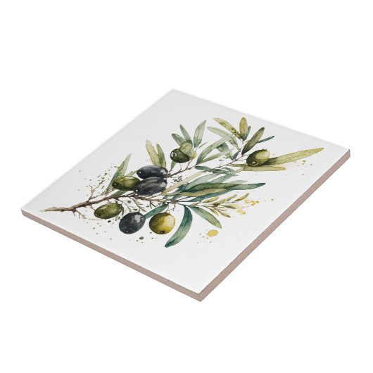 Aquarellfarbene schwarze und grüne Oliven auf eine Fliese (Seite)