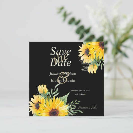 Aquarellfarbene Sonnenblumen auf schwarzer Hochzei Save The Date (Stehend Vorderseite)