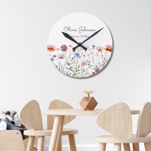 Aquarellfarbene Wildblume Baby Birth Keepake Runde Wanduhr