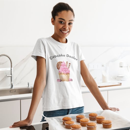 Aquarellfarbener Pink-Kuchen mit Cookie-Händler T-Shirt
