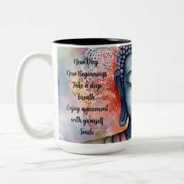 Aquarellfarbenes Buddha-Gesicht mit Mandala Hinter Zweifarbige Tasse