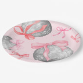 Aquarellfarbenes rosa Bow Ribbon Silver Disc Ball Pappteller (Schrägansicht)