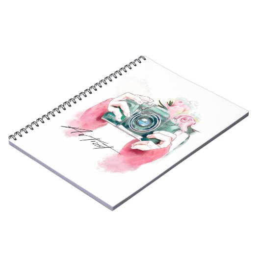Aquarellkamera mit rosa Notebook Notizblock (Linke Seite)
