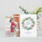 Aquarellkiefer und Berry Kranz Weihnachtsfest Foto Einladung (Stehend Vorderseite)