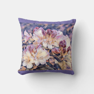 Aquarellmalerei einer lila Azeenblüte Kissen